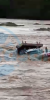 Creciente súbita del río Chárte arrastra volquetas 1